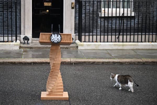 LONDON, ENGLAND - OCTOBER 25: Larry the Downing Street cat walks past the Lectern before British Prime Minister Liz Truss makes a statement prior to her formal resignation outside Number 10 on October 25, 2022 in London, England. Rishi Sunak will take office as the UK's 57th Prime Minister today after he was appointed as Conservative leader yesterday. He was the only candidate to garner 100-plus votes from Conservative MPs in the contest for the top job. He said his aim was to unite his party and the country. (Photo by Leon Neal/Getty Images)