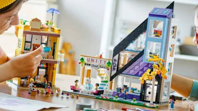 LEGO Friends 41732 Downtown Flower and Design Stores lifestyle featured 2