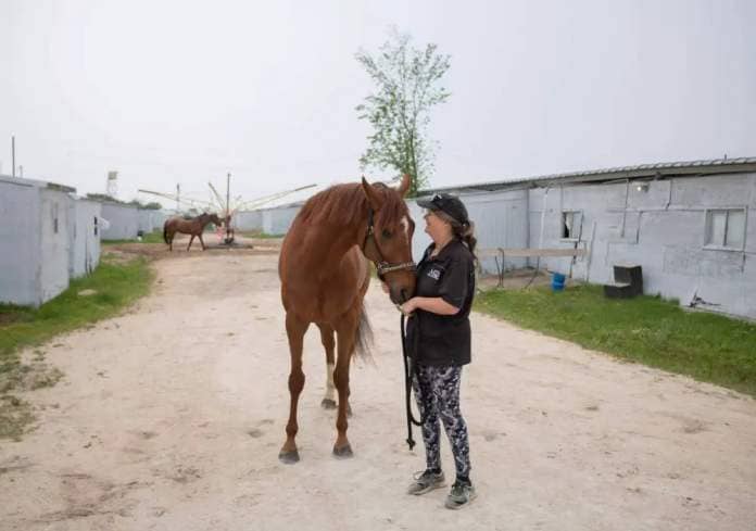 <p>Mike Thiessen / Winnipeg Free Press</p>
                                <p>Owner-trainer Victoria Morse with Captive Kitten, who recovered from an injury to go on to win as longshot. </p>