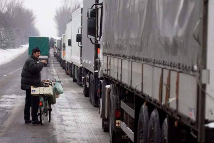 A man offers food for sale to lorry drivers held up because of striking customs officers near Kukuryki at the Polish-Belarus border (REUTERS)