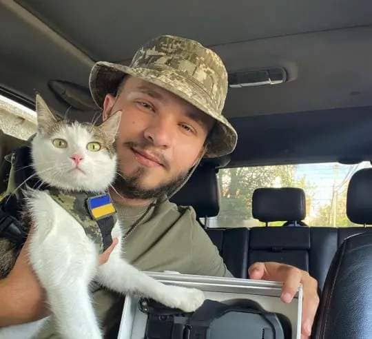 The Ukrainian soldier cat who goes to the frontline with troops and raises spirits