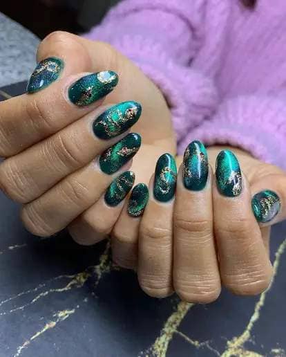 Enter your own Reputation era with some emerald cat eye nails with snakes painted on each tip.