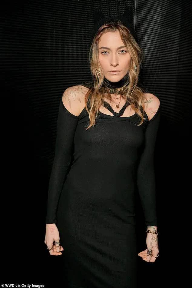 The daughter of the late Michael Jackson wowed in a black bodycon midi dress as she posed before the catwalk kicked off