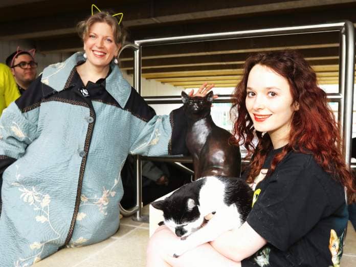 Chancellor Dr Sarah Perry and student Gracie Mullane with Pebbles the cat. (University of Essex/ PA)