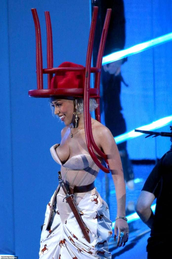 She also wore a chair as a hat, which was featured in Vivienne Westwood's spring/summer collection, as she hosted the show