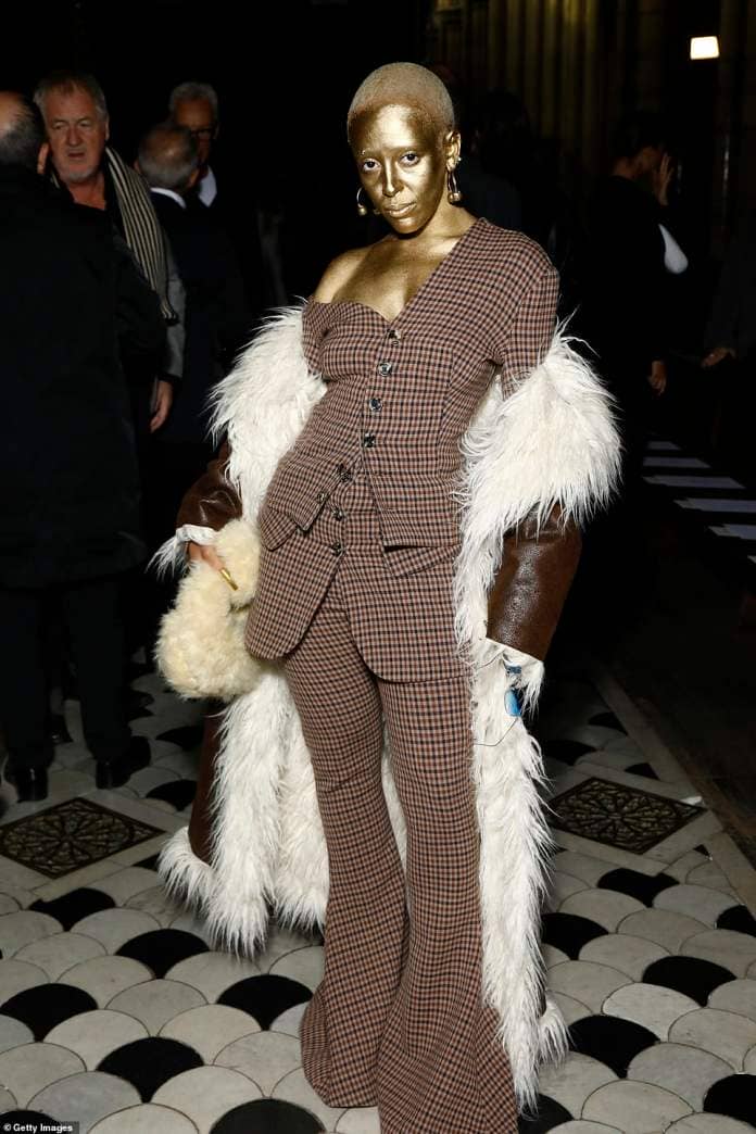 In October 2023, Doja turned heads as she arrived at the A.W.A.K.E. Mode show during Paris Fashion Week